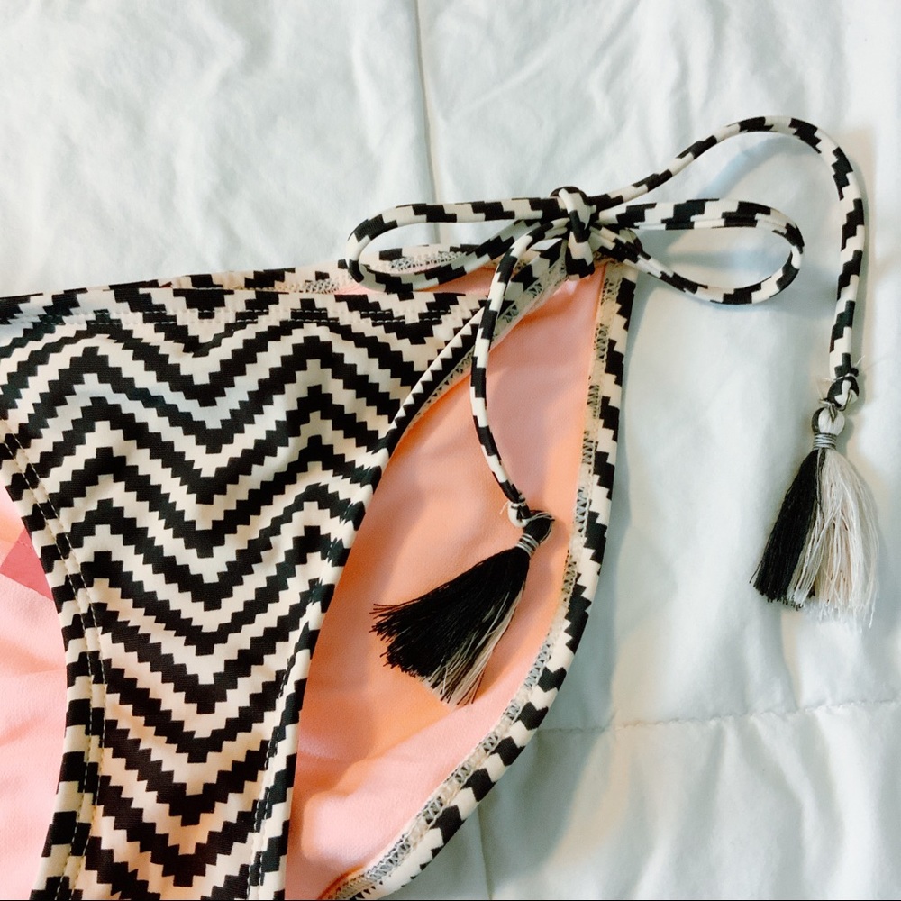 NWT XHILARATION CHEVRON STRING BIKINI RUCHED BOTTOM TASSLES XS BLACK WHITE TAUPE